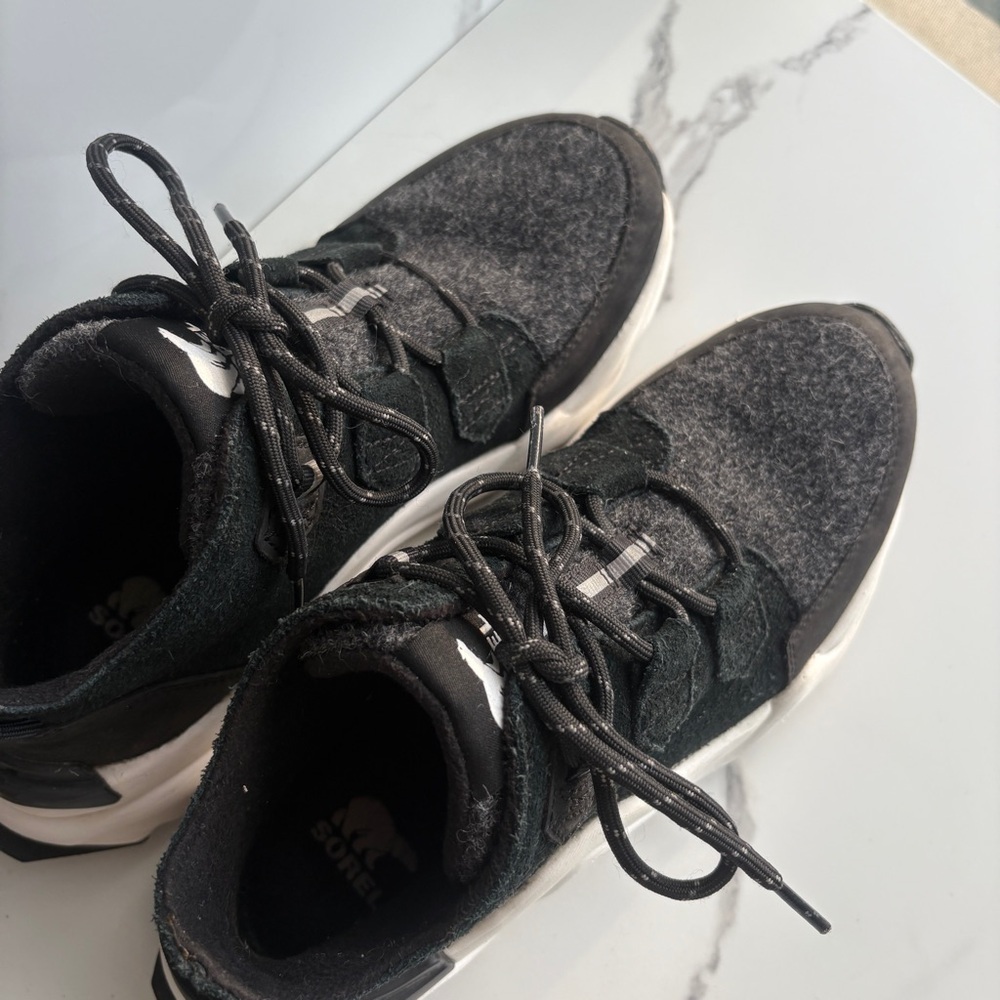 Sorel Women sz 7.5 Black Kinetic RNEGD Snow Boot Ankle Bootie Sneaker WaterProof - Picture 3 of 10